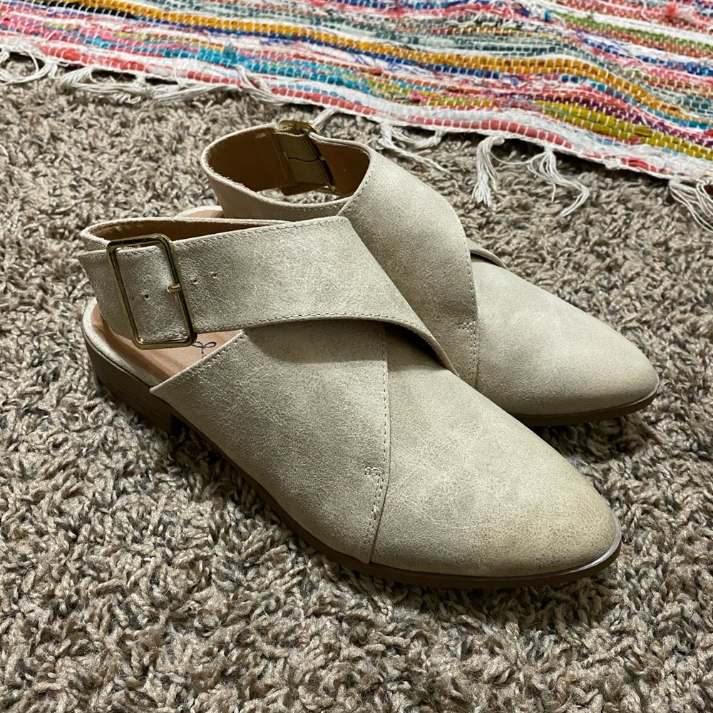 Qupid Creme Booties